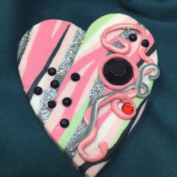 Beautiful One of a Kind Heart Brooch Rhinestones - Picture 15 of 16